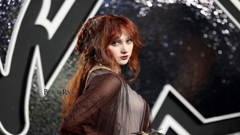 Chappell Roan’s VMAs Renaissance Glam: A Pop Star Redefining Makeup and Performance Art